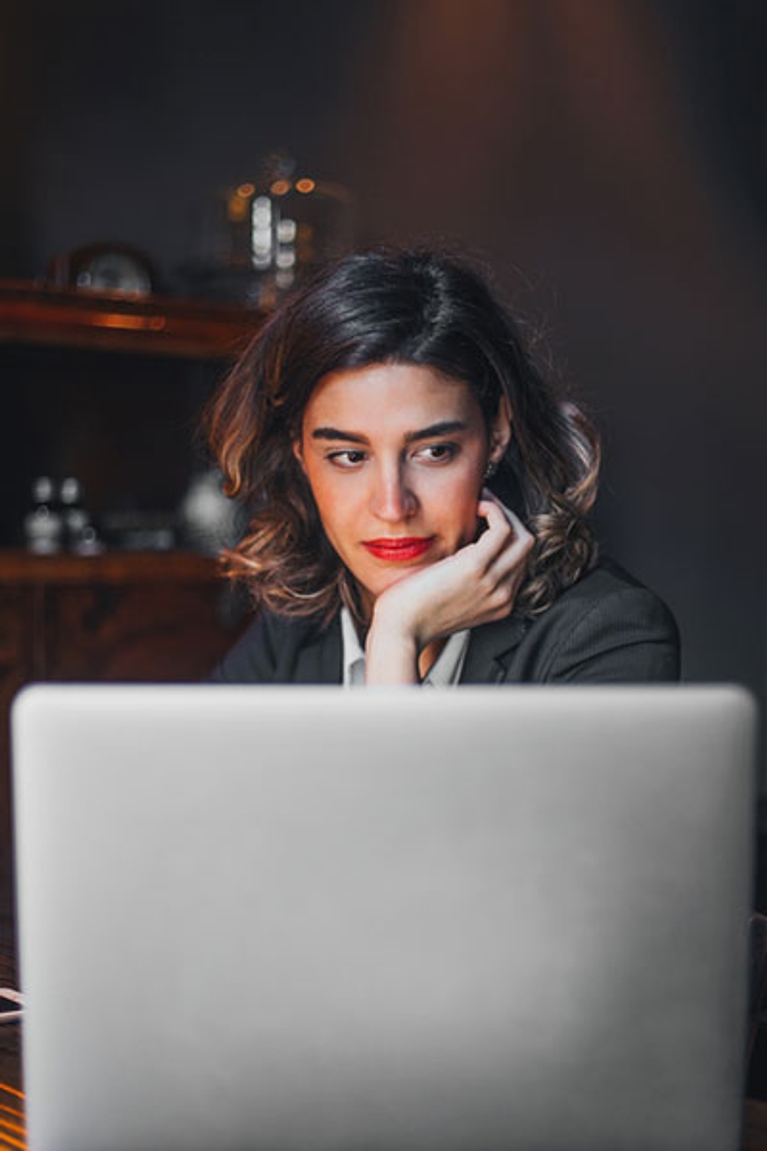 Harcèlement et violence en ligne: où sont les hommes?