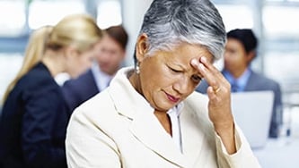 La ménopause serait-elle à l’origine de vos maux de tête?