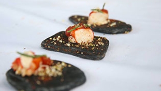 Crabe d’Alaska, tomates cerises, fleur de sureau, masala sauvage du chef Guillaume Daly