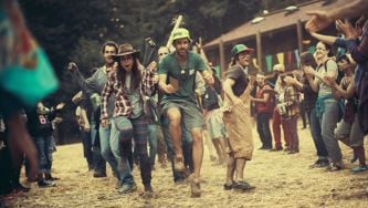 On mijote l’actu : des camps de vacances pour adultes + une recette de guimauve