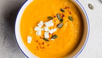 Soupe épicée à la courge et aux pois cassés