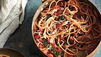 Spaghettis au canard confit et à la bette à carde