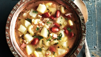 Soupe aux macaronis et aux haricots romains