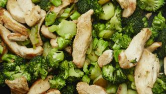 Sauté de poulet aux arachides