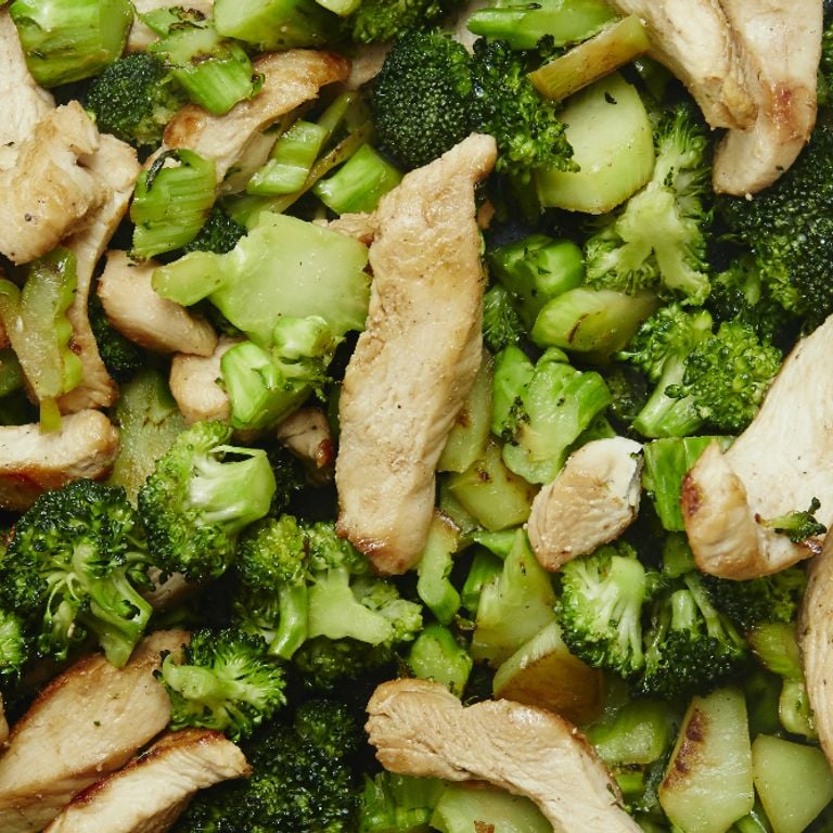 Sauté de poulet aux arachides