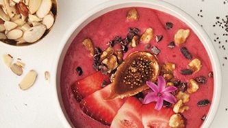 Bol de smoothie aux baies rouges