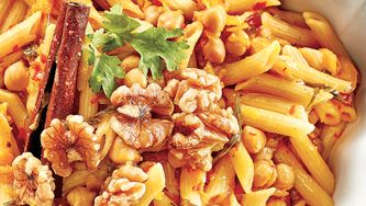 One-pot-pasta: Pennettes aux pois chiches et aux abricots