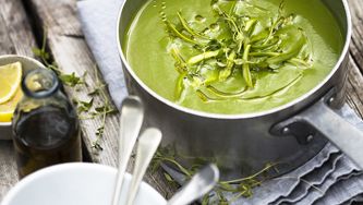 Soupe froide aux asperges et aux épinards