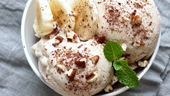 Crème glacée à la banane et au caramel anglais