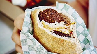Sandwich aux falafels traditionnel de La Panthère Verte