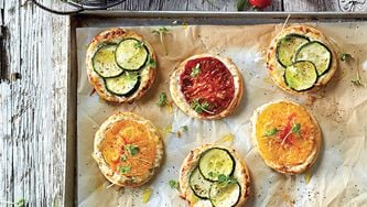 Tartelettes feuilletées tomate ou courgette