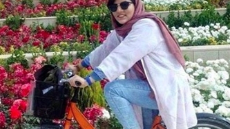 Iran: les femmes protestent à vélo