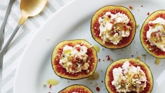 Figues au Boursin Canneberge & Poivre et aux graines de citrouille caramélisées