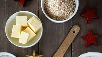 Trucs et astuces pour cuisiner avec l’ingrédient le plus gourmand du temps des Fêtes : le beurre