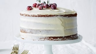 Naked cake aux épices et au miel, glaçage au fromage à la crème