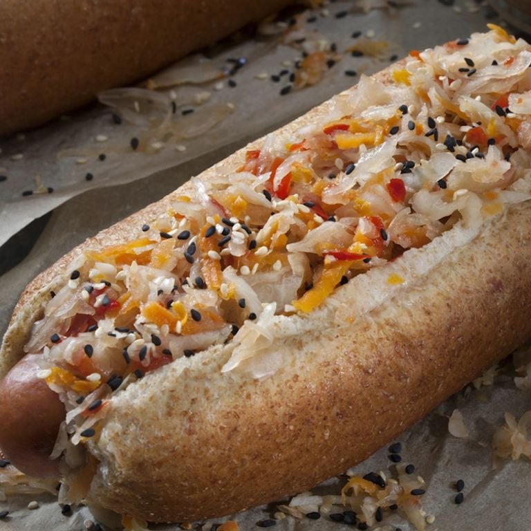 Hotdog au kimchi, gingembre et sésame