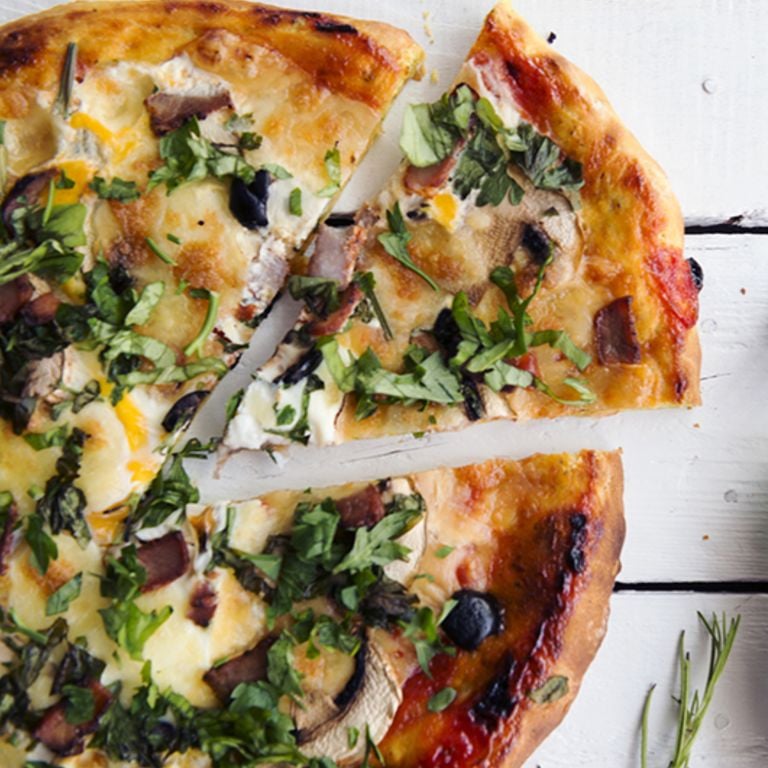 Pizza sicilienne à la saucisse et au poivron