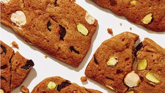 Biscuits minces aux fruits et aux noix