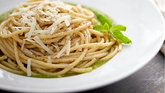 Spaghettis «Cacio e Pepe» au Pecorino Romano