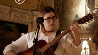 Safia Nolin chante «Le sentier de neige»
