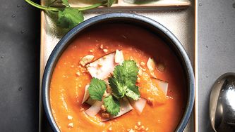Potage thaï aux patates douces et au cari rouge