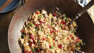 Riz frit à l’ail et au poulet