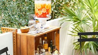 Mobilier de jardin: tables, fauteuils et foyers pour la terrasse