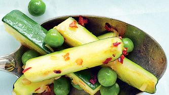Courgettes et petits pois sautés