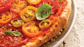 Pizza aux tomates fraîches