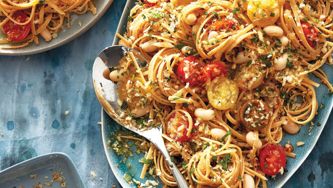 Pâtes aux haricots et aux tomates à la toscane