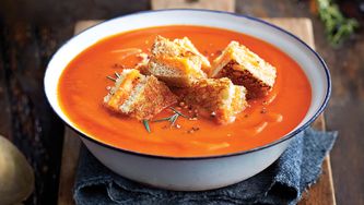 Potage aux tomates et bouchées de grilled cheese