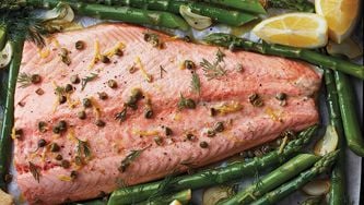Saumon et asperges au citron et aux câpres