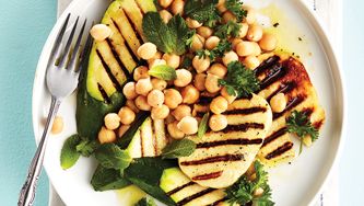 Salade de halloumi, de courgettes et de pois chiches