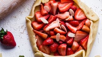 Feuilleté à la mangue et aux fraises