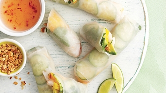Rouleaux de printemps aux crevettes, à l’avocat et à la mangue