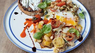 Œufs à la poêle et haricots éclatés de Jamie Oliver