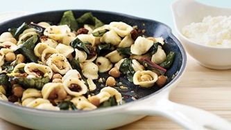Orecchiettes aux bettes à carde et aux raisins secs
