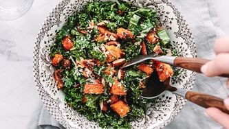 Salade de kale et de courge butternut grillée