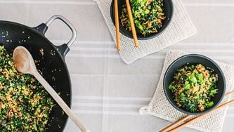 Quinoa aux champignons et au kale, façon riz frit