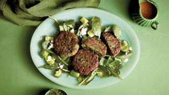 Falafels aux herbes et salade de concombre