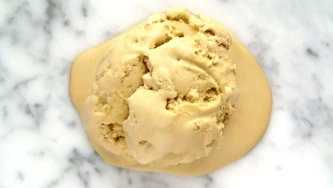 Crème glacée à la mélasse