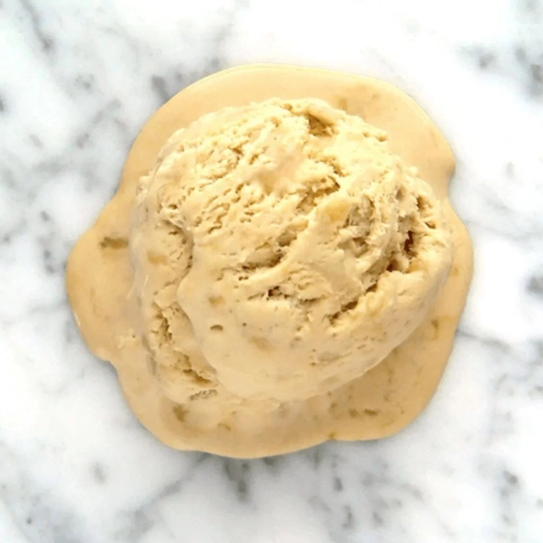 Crème glacée à la banane et au caramel anglais