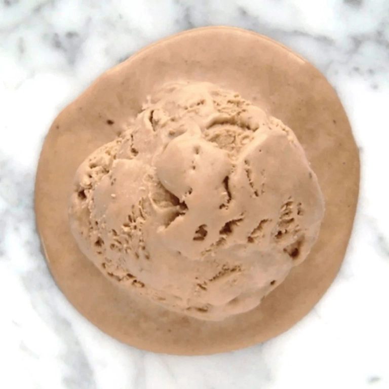 Crème glacée à la noisette