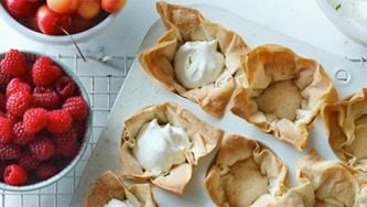 Barquettes aux framboises et à la rhubarbe