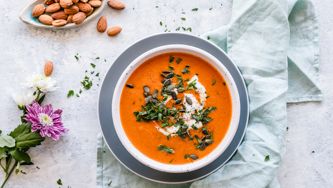 Potage aux poivrons rouges rôtis