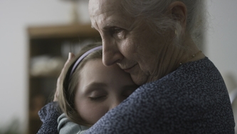Claire et les vieux : une série à voir