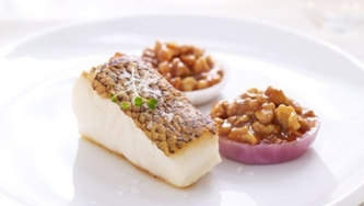 Bar meunière, oignons confits et caramel aux noix d'Anne-Sophie Pic