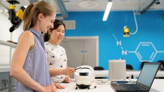 Les camps scientifiques profitent aux filles... et autres nouvelles