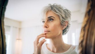 Le processus de grisonnement des cheveux est-il réversible ? (et autres nouvelles santé)