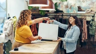Mode : 4 idées pour acheter ses vêtements avec stratégie
